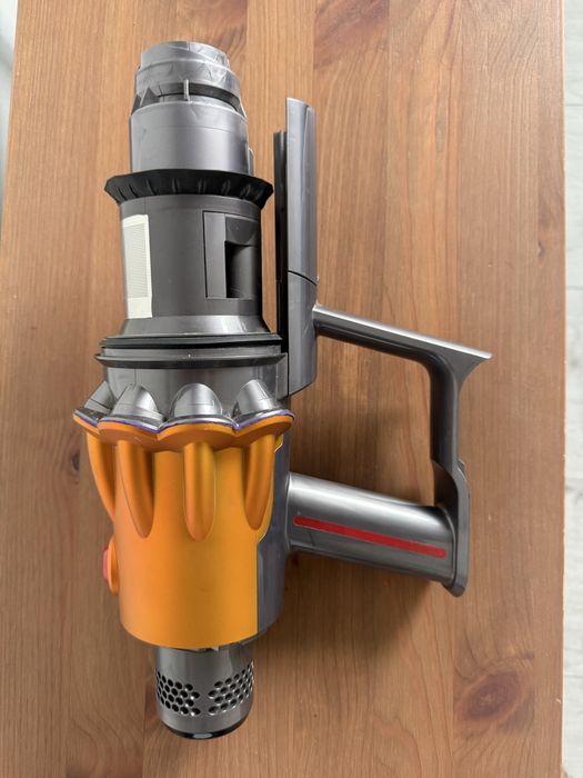 Dyson v12 korpus cyklon silnik.