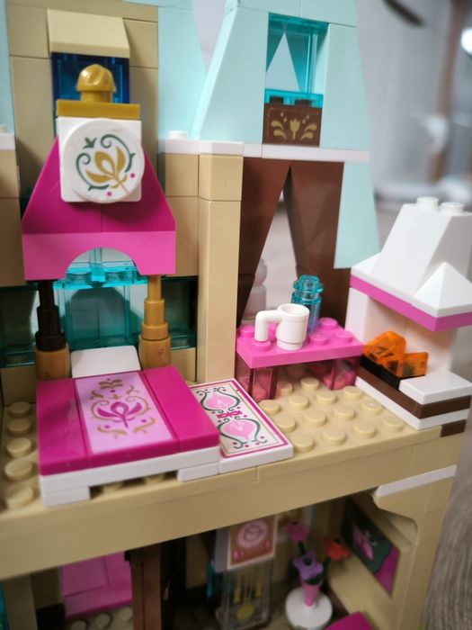 Zestaw LEGO 41068 Frozen z Olafem Arendelle Castle Celebration