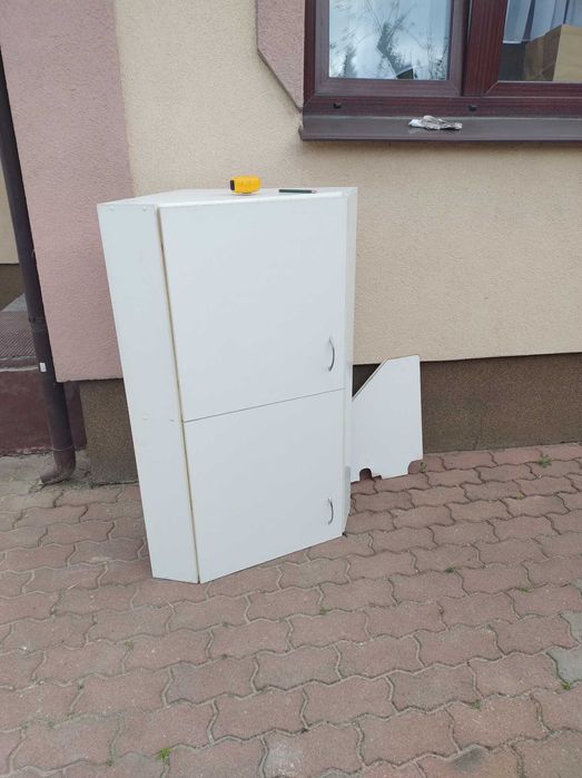szafka  biała  narożna do łazienki