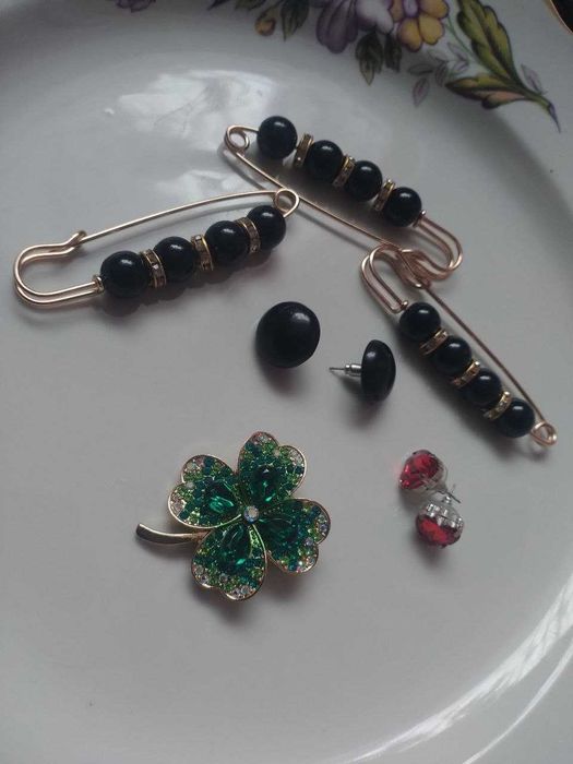 Бижутерия — брошки, серьги, клипсы для ушей