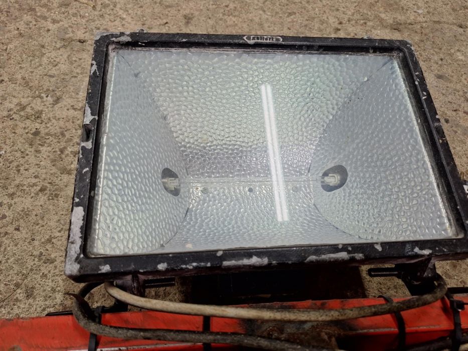 Halogen lampa zapraszam