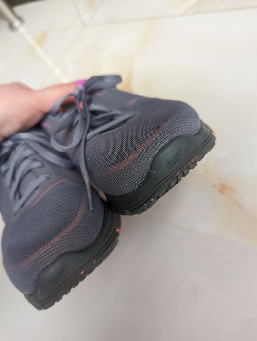 Nike кросівки 26 см.  стан нових