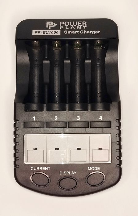 Інтелектуальний зарядний пристрій для  NiCd/NiMh (AA i AAA) PP-EU1000