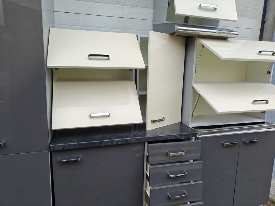 Meble kuchenne proste nowoczesny kolor