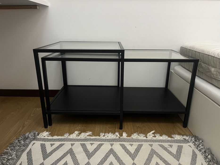 Mesas de apoio em metal preto