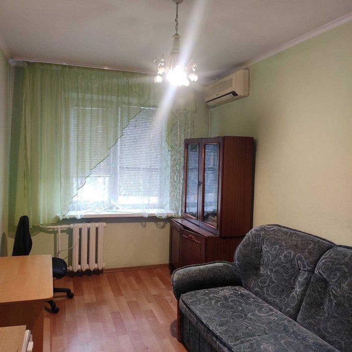 Хороша кімната для жінки на пр. Слобожанському