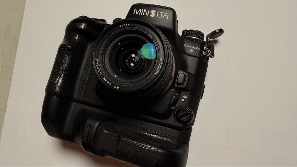 Maquina fotografuca  Minolta Dynax 9 + grip + 24mm f2.8 esta nova