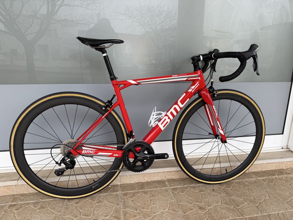 Bicicleta de estrada BMC - rodas em carbono