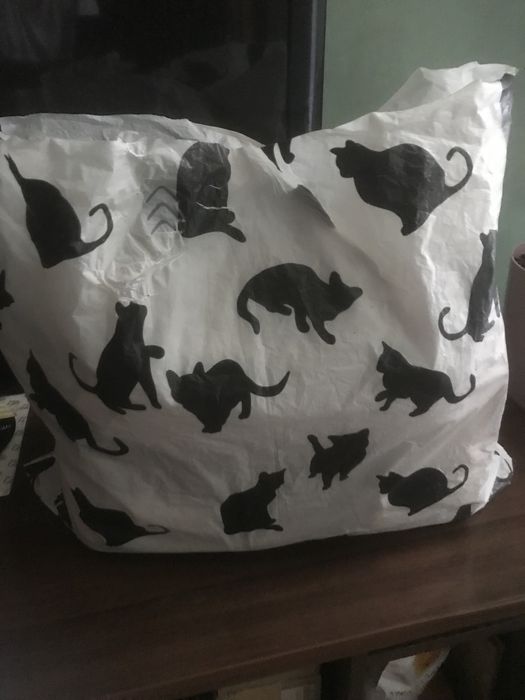 Даром одяг на дівчину підлітка