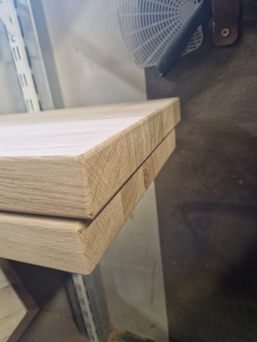 Sprzedam surowe stopnie dębowe.