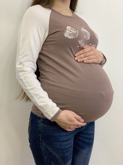 Джинси, кофта та бандаж для вагітних