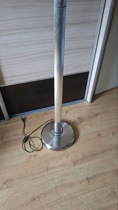 Lampa stojąca do salonu