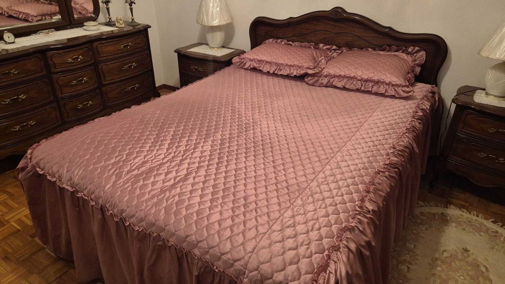 Estrutura de cama com ou sem colchão