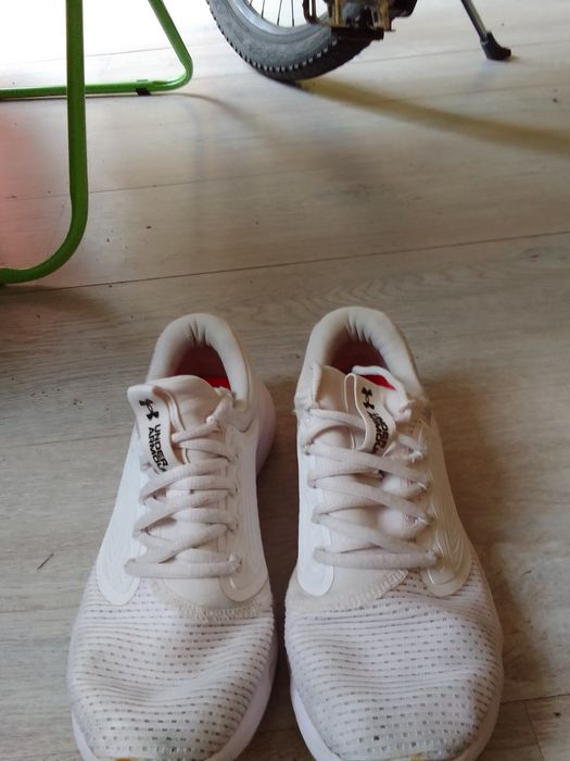 Damskie Buty sportowe Under Armour, białe, rozmiar