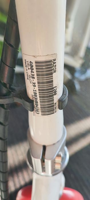 Hulajnoga elektryczna Razor E200