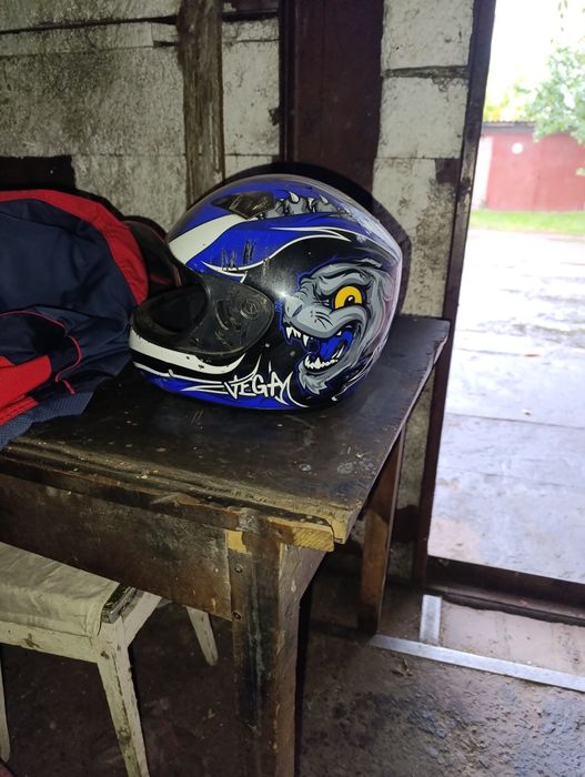 Продам Шолом б/у