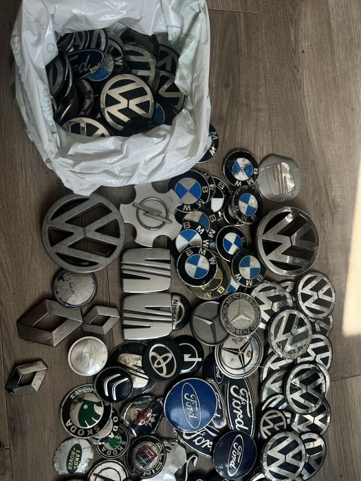 Wielki zestaw emblematów i dekielków samochodowych - Różne marki!