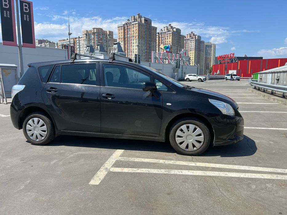 Продаж Toyota Verso 2011