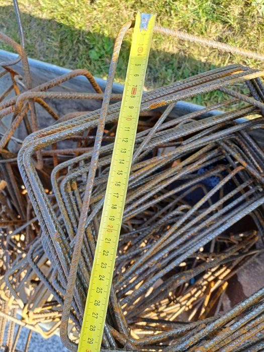 Strzemiona na wieńce i fundament