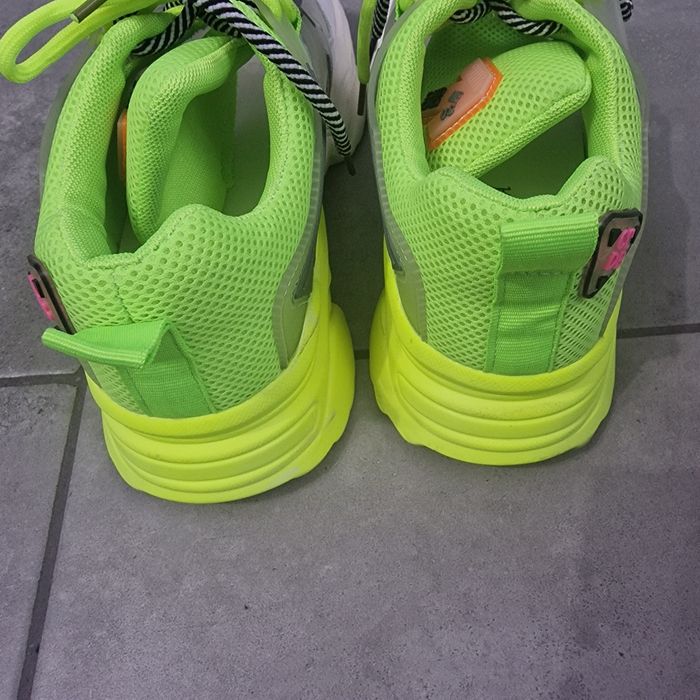 Śliczne snakersy 39