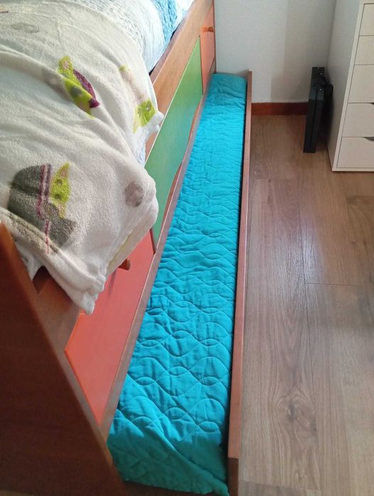 Cama solteiro cerejeira