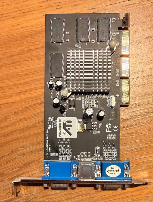 Placa Grafica ATI Radeon 7000 64MB AGP - Dual VGA e S-Video