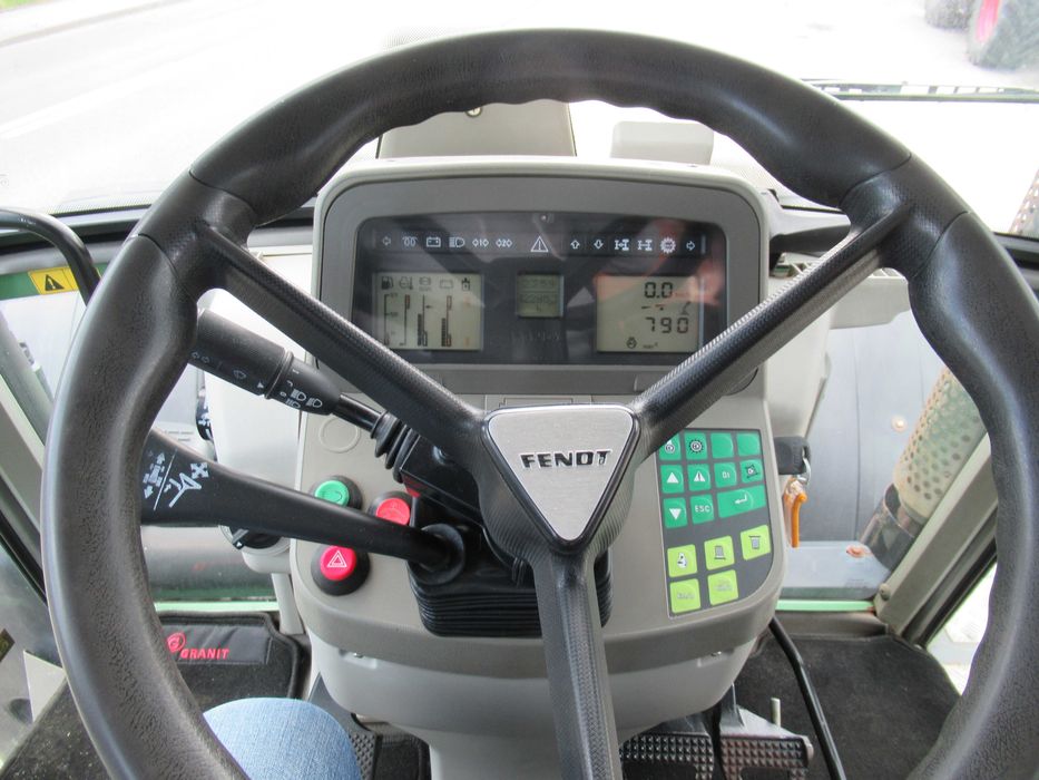 ciagnik Fendt 820 Vario TMS