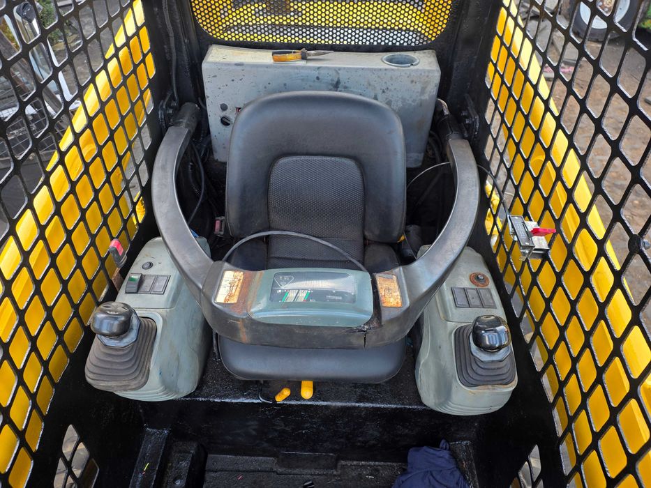 Ładowarka Komatsu SK 714 Bobcat Sterowanie Joystick
