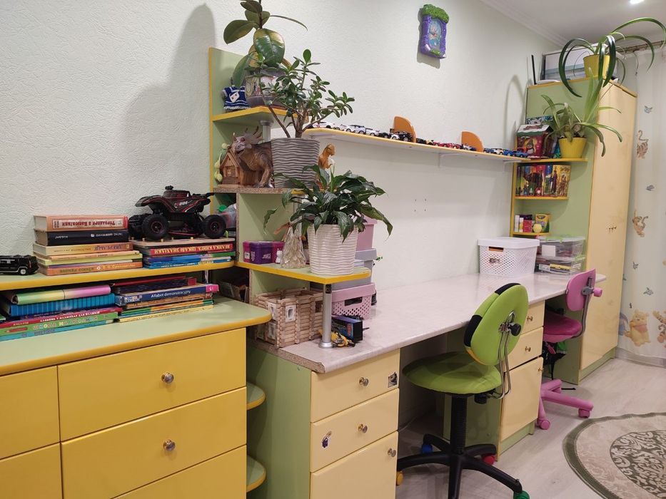 Меблі в дитячу кімнату, комплект меблів