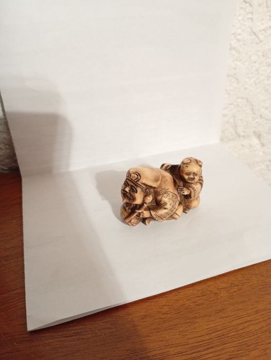 Figurka wykonana z kości zwierzęcej