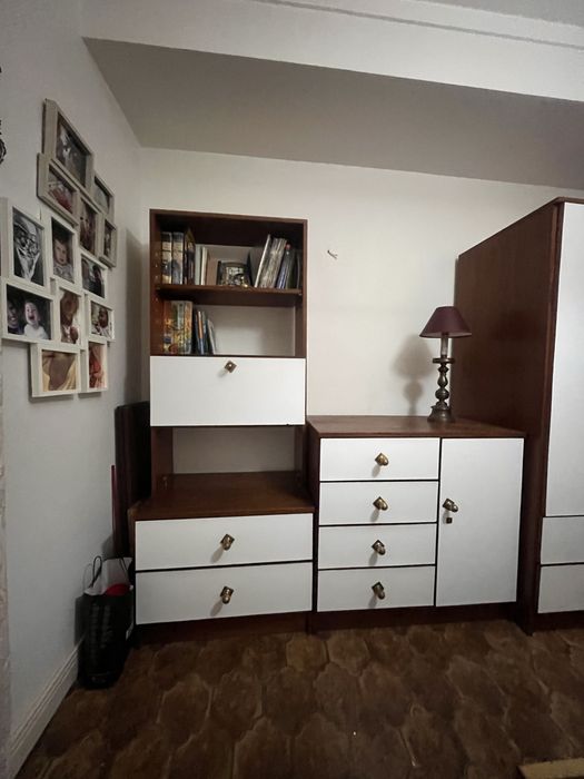 Mobília de quarto - roupeiro, cómoda, escrivaninha