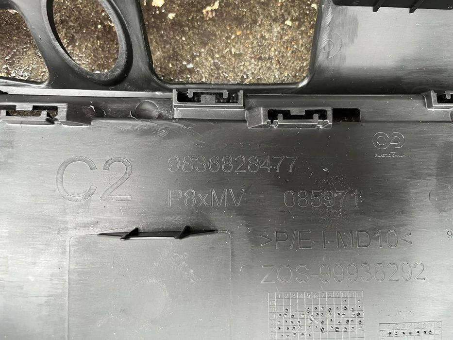 Peugeot 3008 5008 II Lift - PLASTICO GRELHA PARA CHOQUES FRENTE - G169