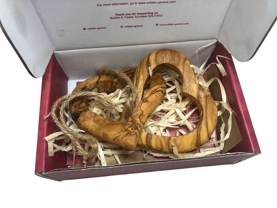 Prezent Na Walentynki Połączone Miłosne Serca Drewno Oliwne PREMIUM