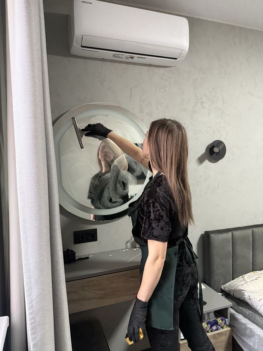 Послуги з будь якого типу прибирання, хімчистки та озонування.