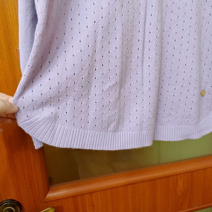 Sweter dekolt w serek