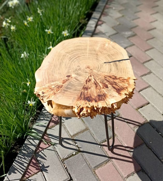 Кофейный,кавовий"прикроватный журнальный столик из спила дерева.