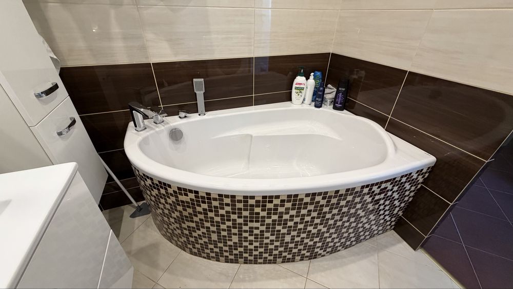 Sprzedam wanne narożna z armatura