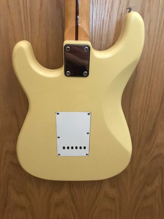 Fenix Stratocaster Guitarra Electrica - Vintage Radio Amarelo