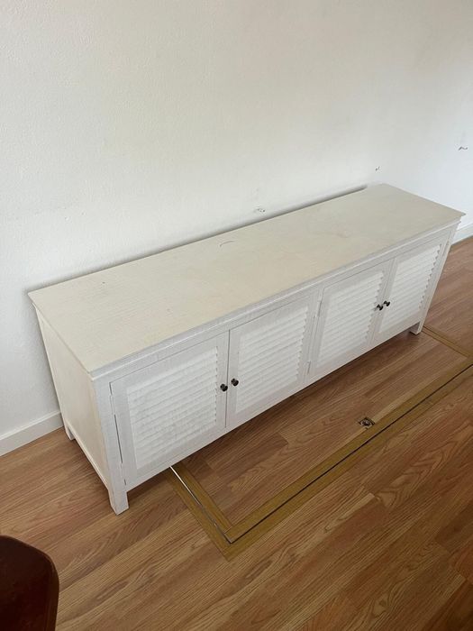 Armario branco com 4 portas