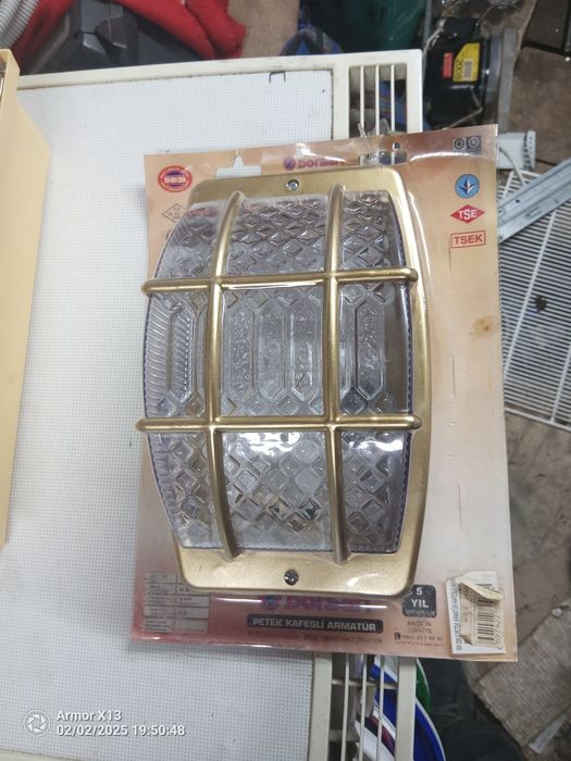 Продам світильник на стіну