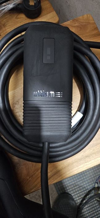 Продам зарядний пристрій Ultium