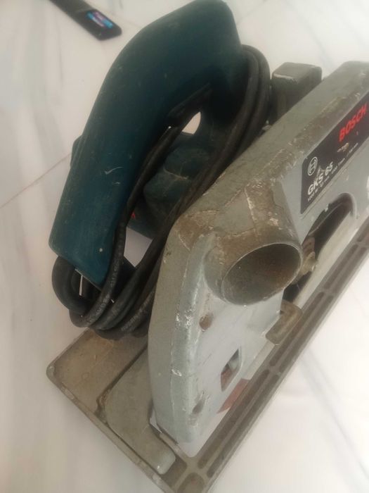 Serra circular Bosch e máquina de furar