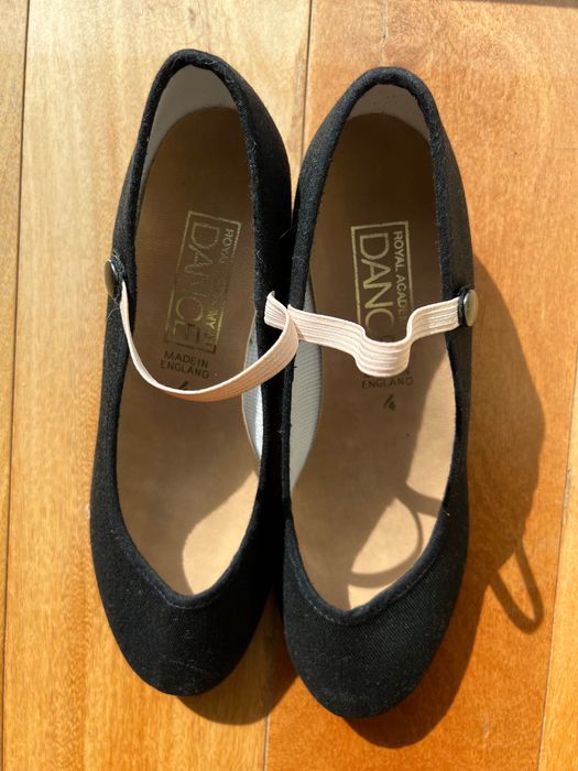 Sapatos de Carácter "Royal Academy of Dance" tamanho 4