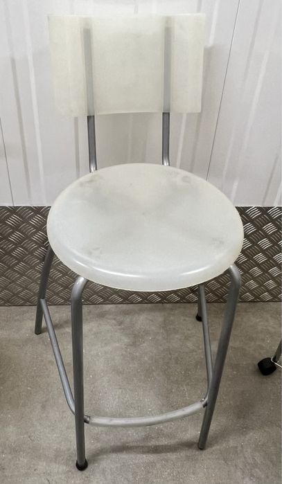 2 cadeiras altas de cozinha