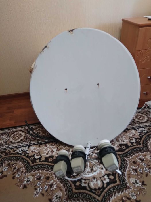 Спутниковая антена на три гововки