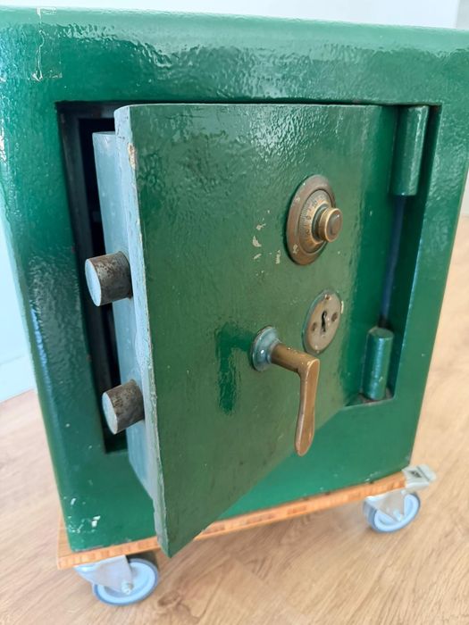 COFRE ANTIGO MARTE – Combinação Funcional – Peça Vintage/Industrial