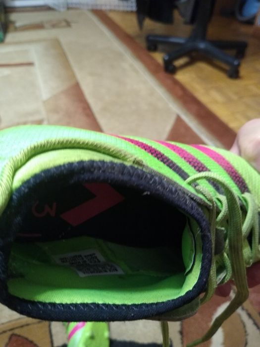 korki  pilkarskie  rozmiar  31    firma  adidas