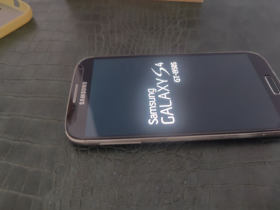 Samsung S4 LTE GT-I9505  2 Sztuki