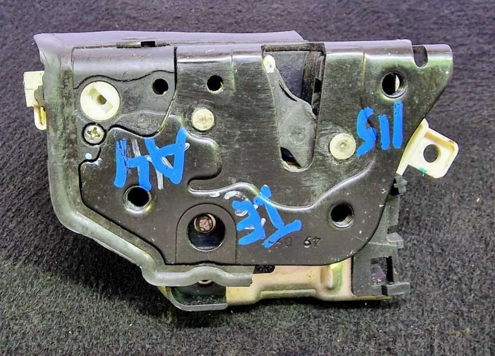 Fechadura / Fecho Porta Trás Esquerdo AUDI A4 B7 (8EC) ano 2007