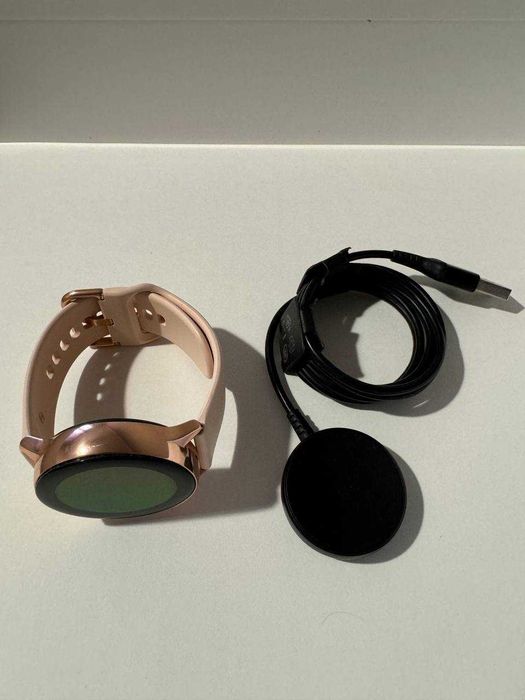 Продам смарт годинник Samsung Galaxy Watch Active 2 Gold на запчастини